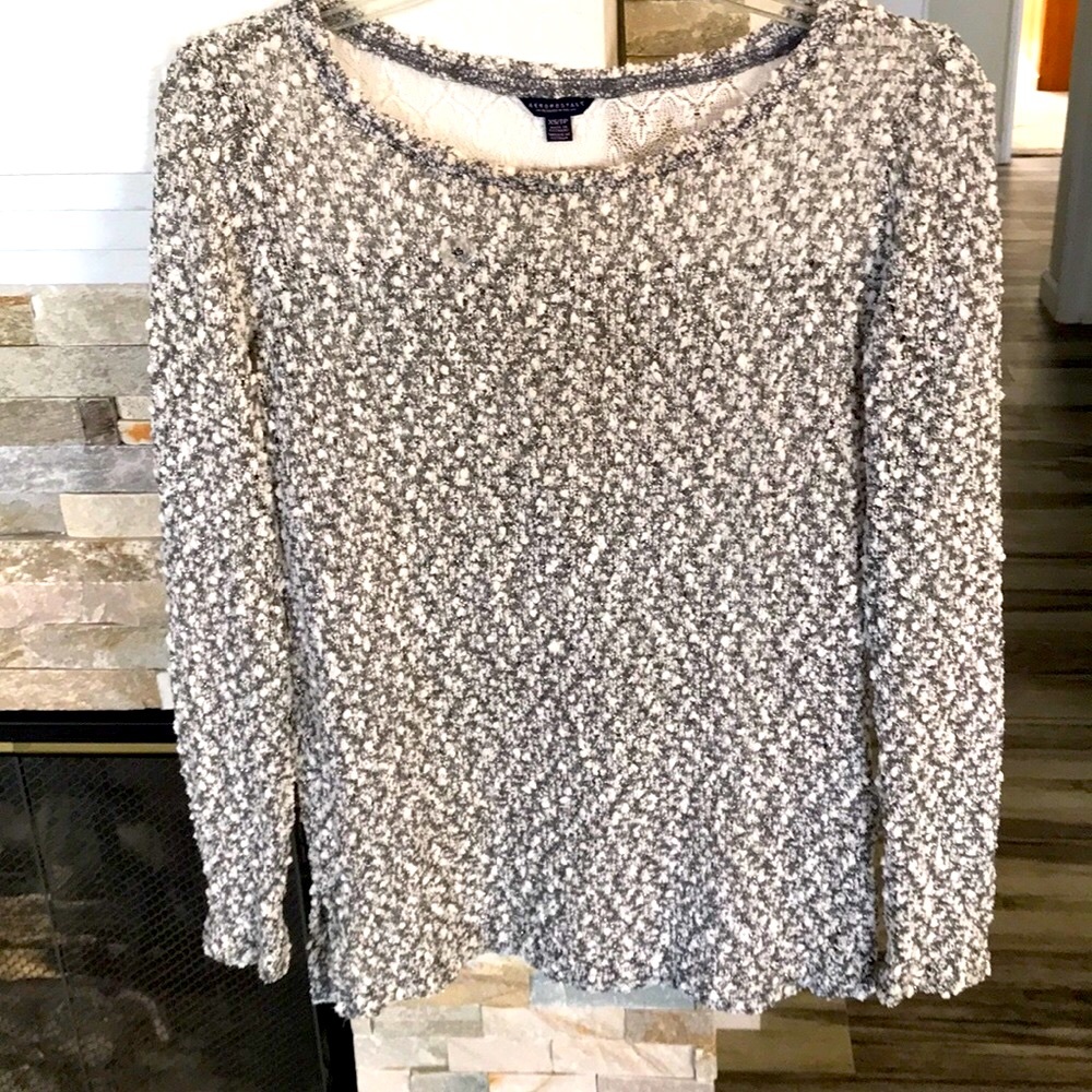 SPARKLY SILVER WHITE AND GREY SWEATER BY NYC SIZE XS EXCELLENT CONDITION!